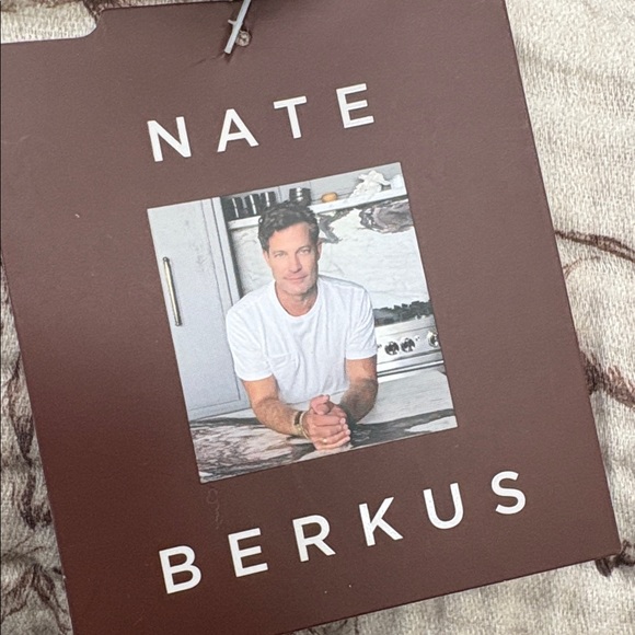 🤎 Nate Berkus Horse Print Kitchen Towels – New With Tags 🤎 - Picture 3 of 5